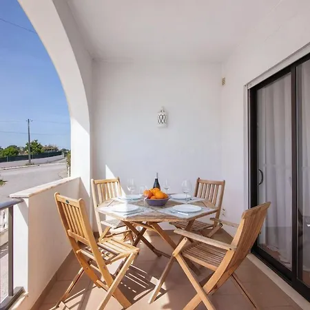 Espacoso T2, Em Olhos Agua Apartment *