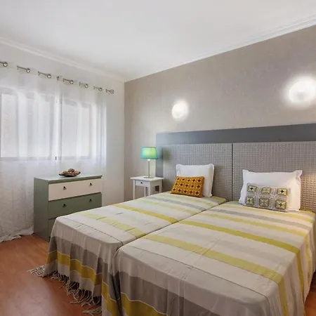 Apartamento Espaçoso T2, Em Olhos Agua Albufeira