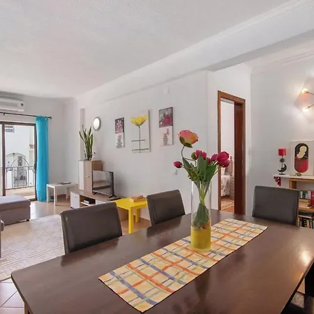 Apartamento Espaçoso T2, Em Olhos Agua *